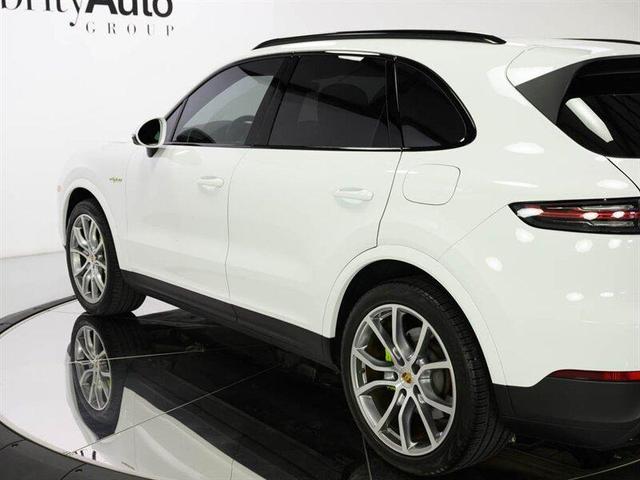 Photo of 2023 White Porsche Cayenne