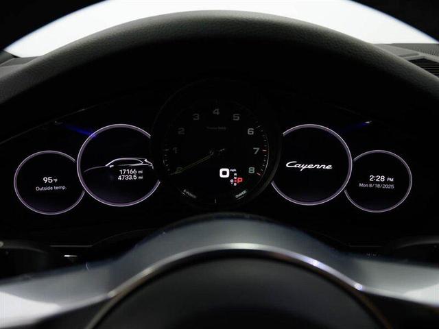 Photo of 2023 White Porsche Cayenne