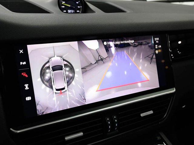 Photo of 2023 White Porsche Cayenne