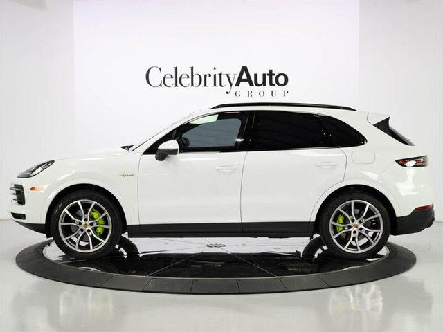 Photo of 2023 White Porsche Cayenne