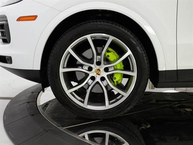 Photo of 2023 White Porsche Cayenne