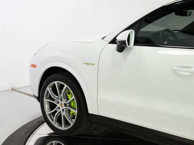 Photo of 2023 White Porsche Cayenne