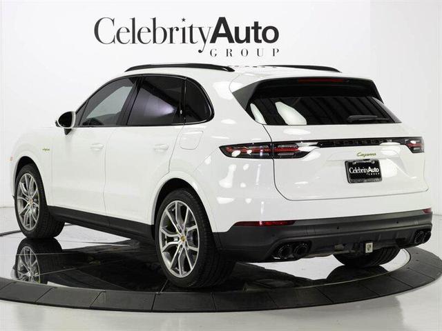Photo of 2023 White Porsche Cayenne