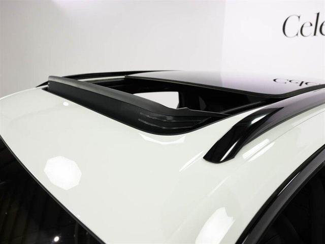 Photo of 2023 White Porsche Cayenne