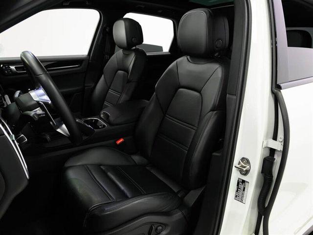 Photo of 2023 White Porsche Cayenne
