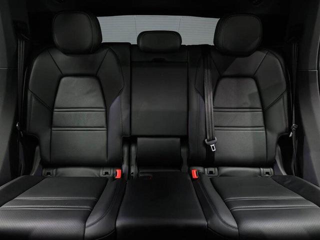 Photo of 2023 White Porsche Cayenne