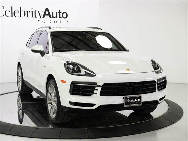 Photo of 2023 White Porsche Cayenne
