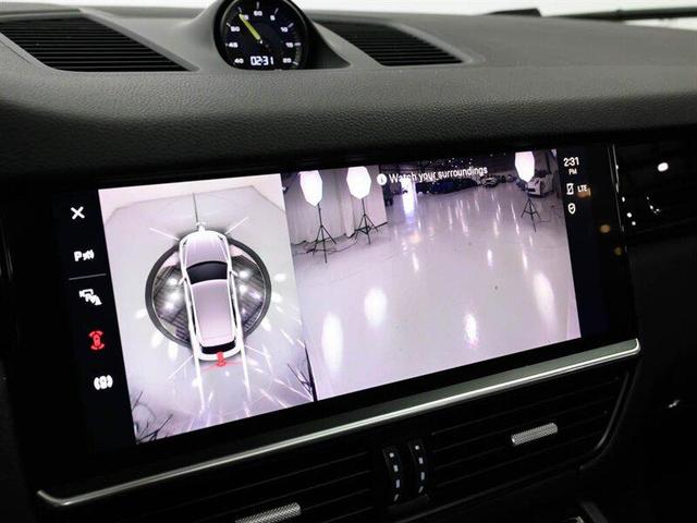 Photo of 2023 White Porsche Cayenne