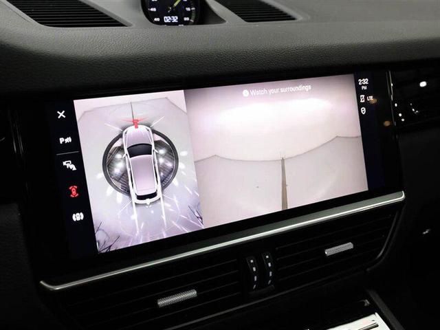Photo of 2023 White Porsche Cayenne
