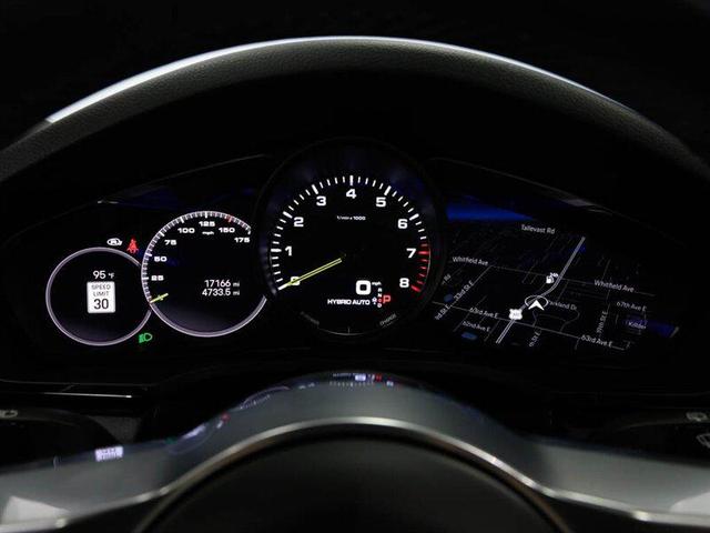Photo of 2023 White Porsche Cayenne