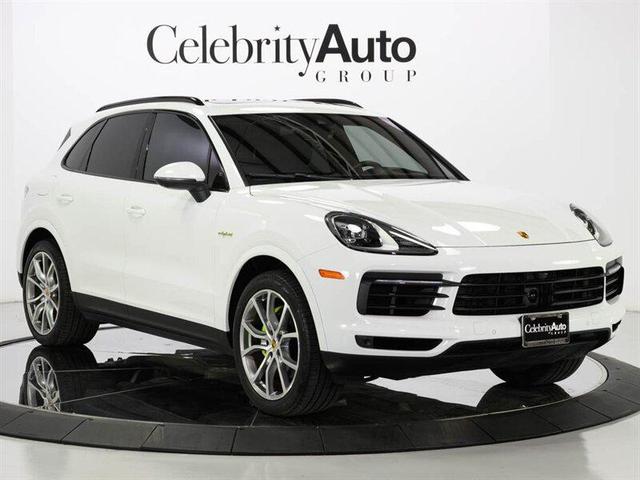 Photo of 2023 White Porsche Cayenne