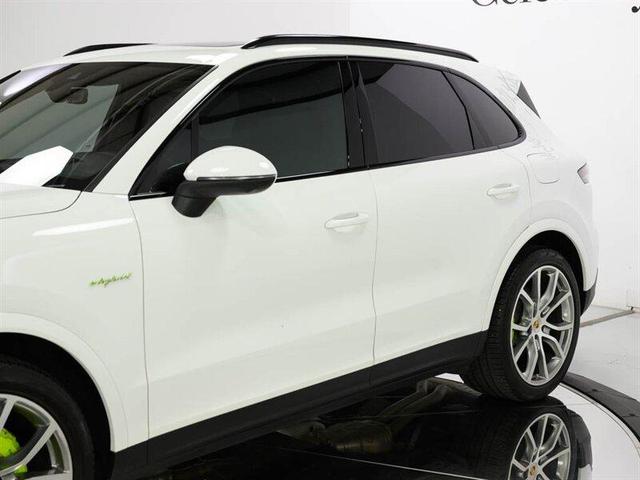 Photo of 2023 White Porsche Cayenne