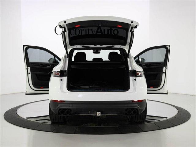Photo of 2023 White Porsche Cayenne