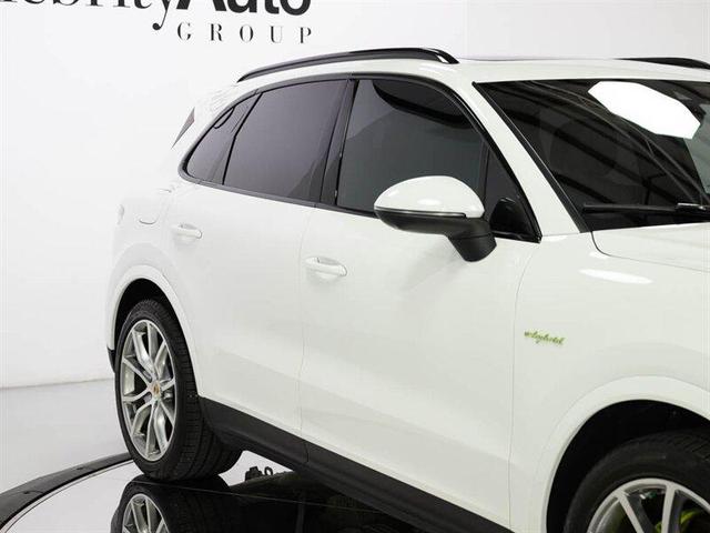 Photo of 2023 White Porsche Cayenne