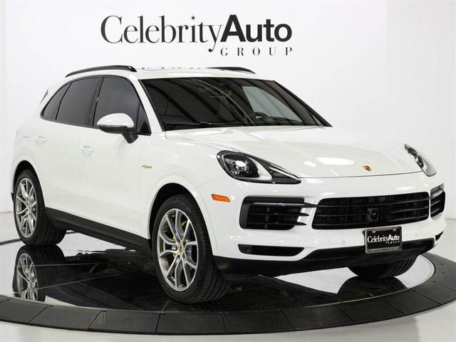 Photo of 2023 White Porsche Cayenne