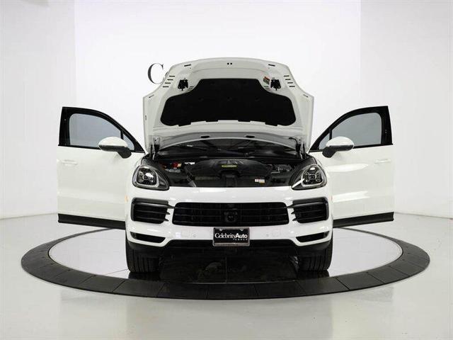 Photo of 2023 White Porsche Cayenne