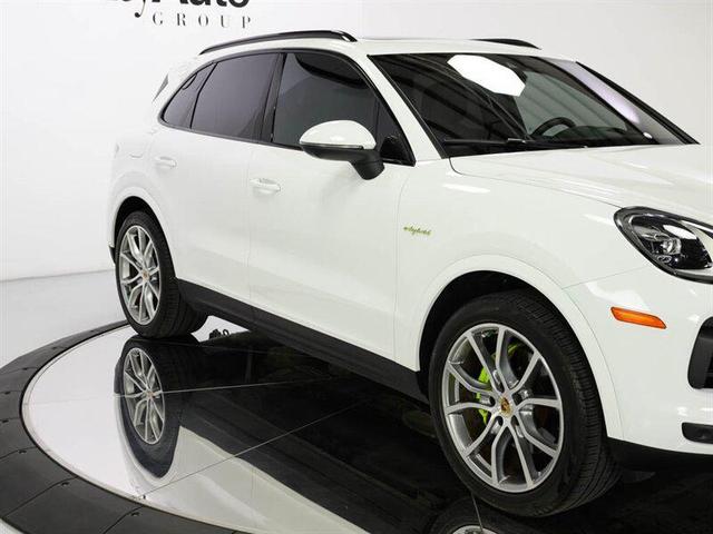 Photo of 2023 White Porsche Cayenne
