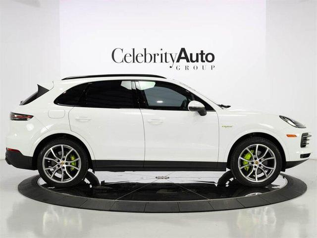 Photo of 2023 White Porsche Cayenne