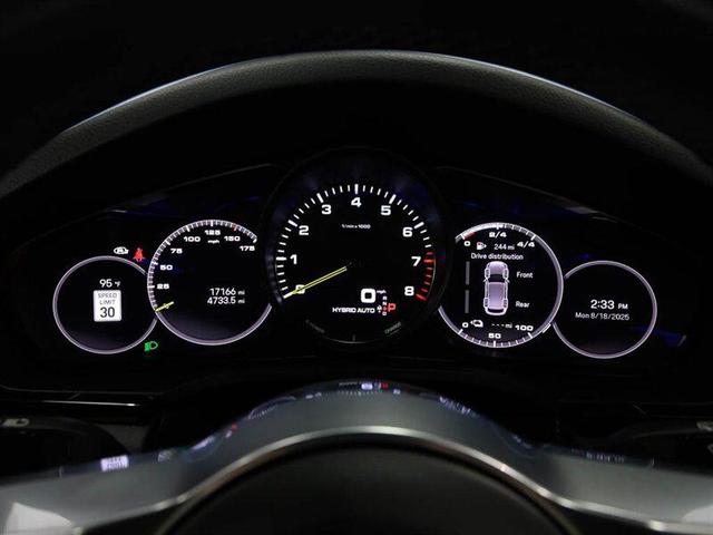 Photo of 2023 White Porsche Cayenne