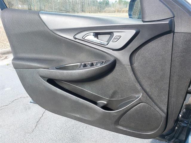 Photo of 2019 Shadow Gray Metallic Chevrolet Malibu