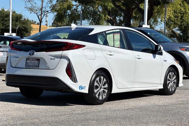 Photo of 2021 Wind Chill Pearl Toyota Prius Prime