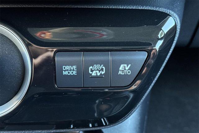 Photo of 2021 Wind Chill Pearl Toyota Prius Prime