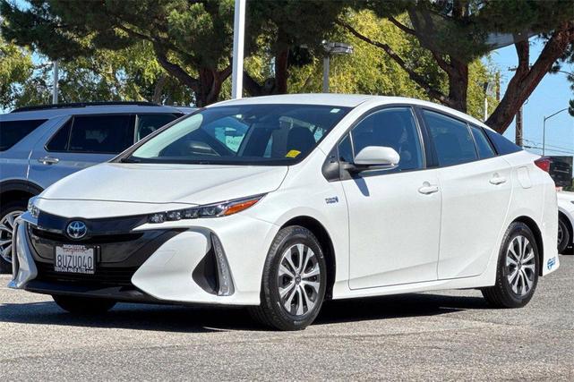 Photo of 2021 Wind Chill Pearl Toyota Prius Prime