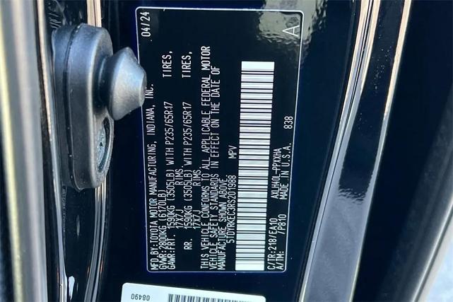 Photo of 2024 Midnight Black Metallic Toyota Sienna