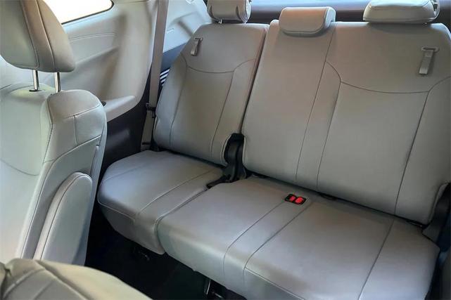 Photo of 2024 Midnight Black Metallic Toyota Sienna