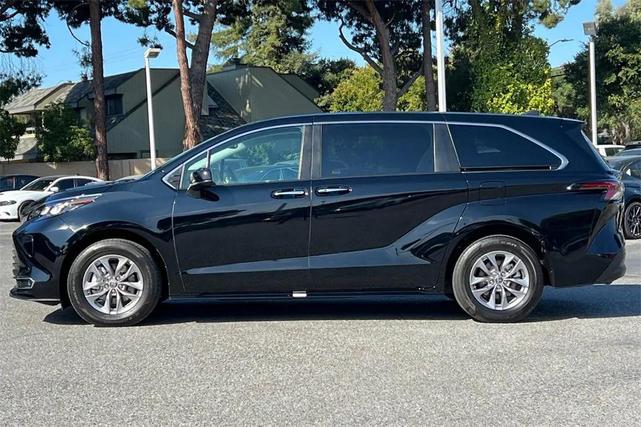 Photo of 2024 Midnight Black Metallic Toyota Sienna