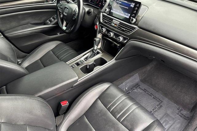 Photo of 2022 Platinum White Pearl Honda Accord