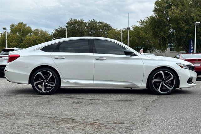 Photo of 2022 Platinum White Pearl Honda Accord