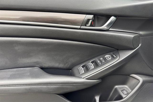 Photo of 2022 Platinum White Pearl Honda Accord