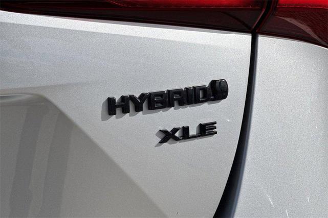 Photo of 2022 Classic Silver Metallic Toyota Prius