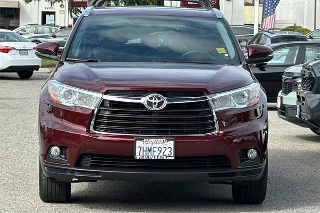 Photo of 2015 Ooh La La Rouge Mica Toyota Highlander