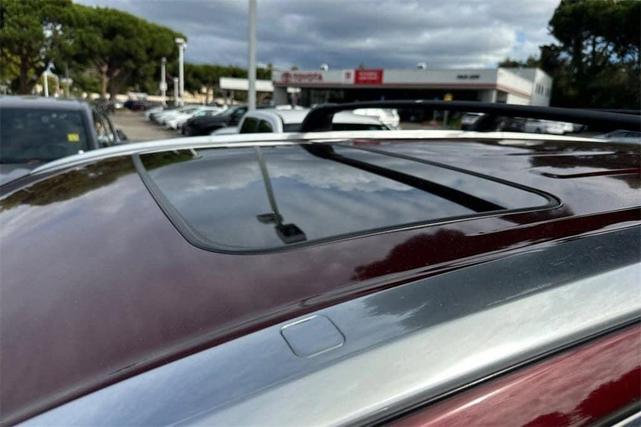 Photo of 2015 Ooh La La Rouge Mica Toyota Highlander