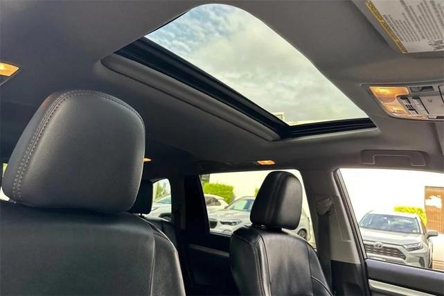 Photo of 2015 Ooh La La Rouge Mica Toyota Highlander