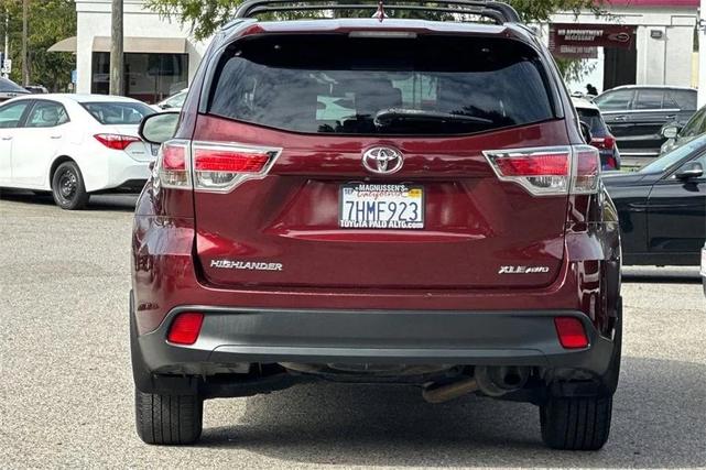 Photo of 2015 Ooh La La Rouge Mica Toyota Highlander