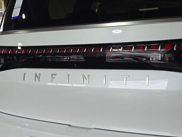 Photo of 2025 Radiant White INFINITI QX80