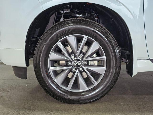 Photo of 2025 Radiant White INFINITI QX80