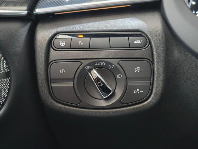 Photo of 2025 Radiant White INFINITI QX50