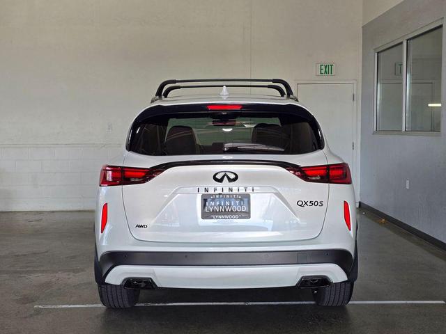 Photo of 2025 Radiant White INFINITI QX50