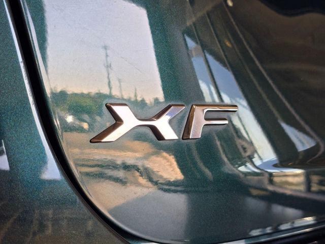 Photo of 2017 British Racing Green Metallic Jaguar XF