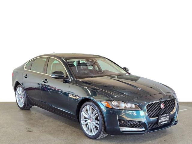 Photo of 2017 British Racing Green Metallic Jaguar XF