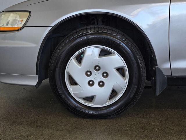 Photo of 2001 Satin Silver Metallic Honda Accord
