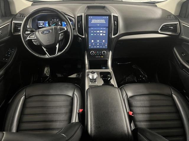 Photo of 2024 Silver Metallic Ford Edge