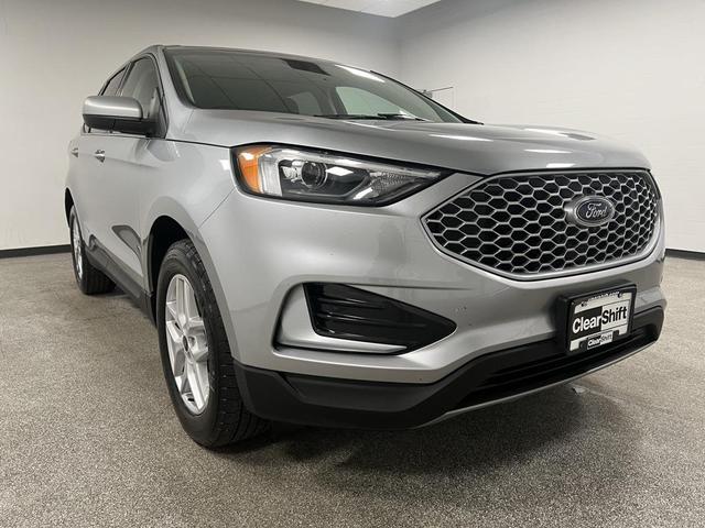 Photo of 2024 Silver Metallic Ford Edge