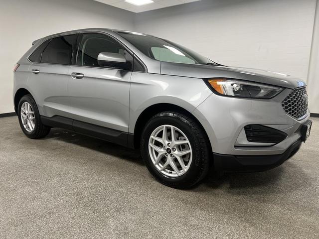 Photo of 2024 Silver Metallic Ford Edge