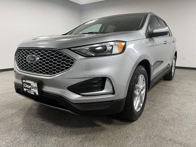Photo of 2024 Silver Metallic Ford Edge