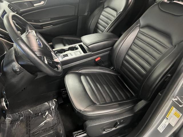 Photo of 2024 Silver Metallic Ford Edge